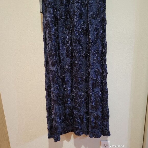 Alex Evenings Sequin Floral Lace Ribbon Rosette Round Neck Short Sleeve Gown - Picture 10 of 12